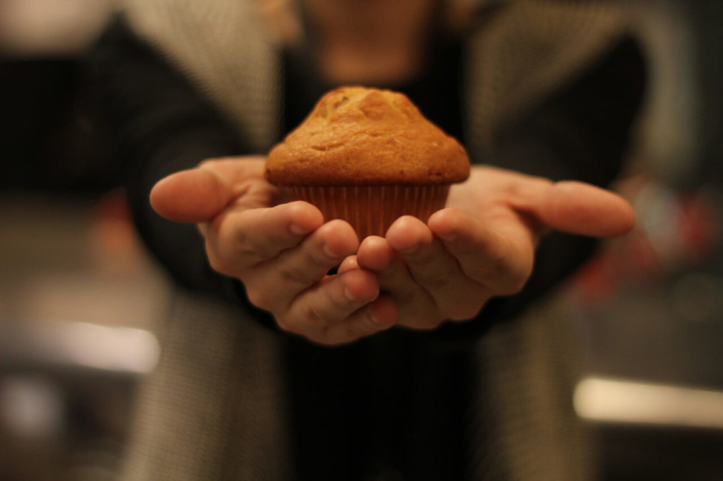 person-s-hand-with-cupcake-1000071 (2)